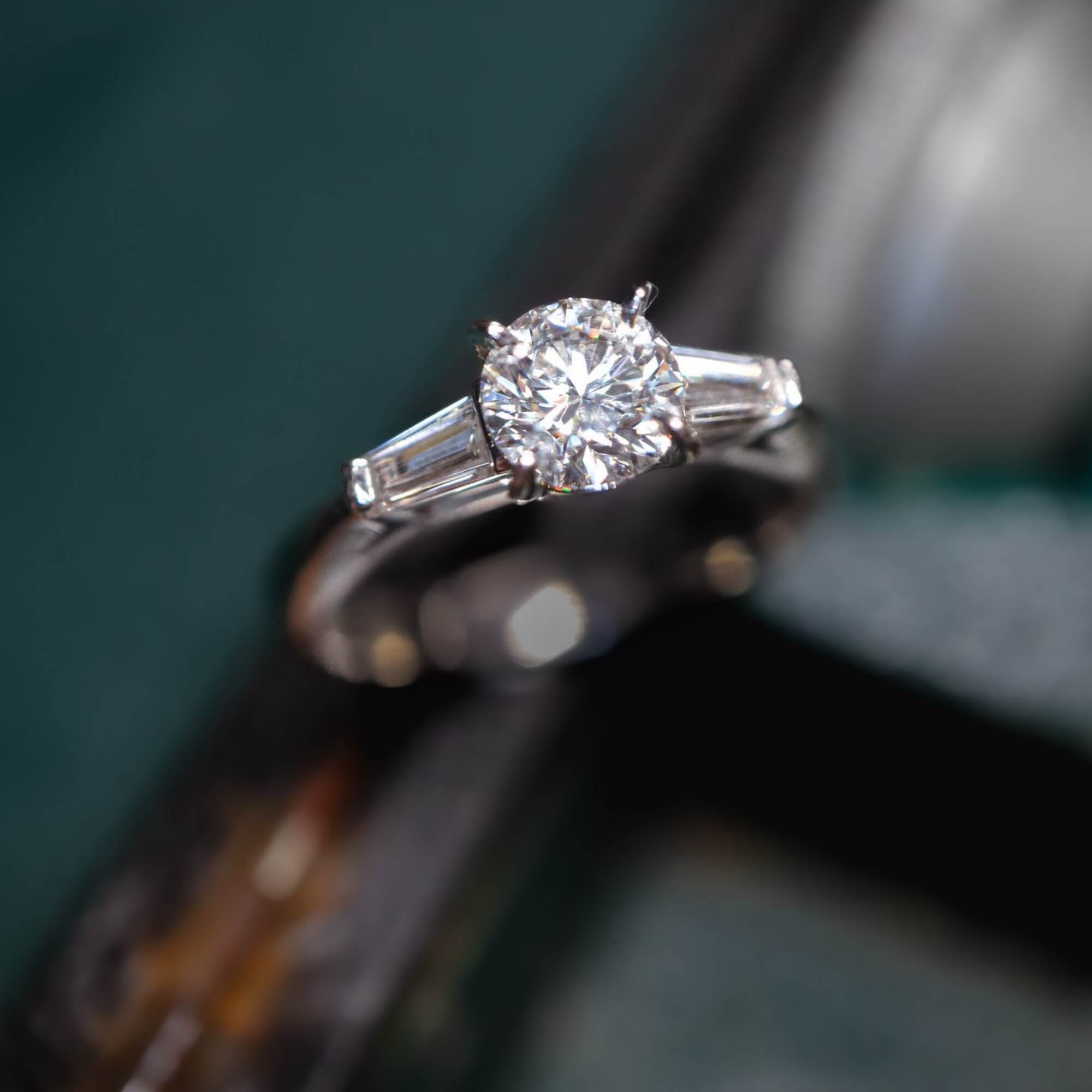 La Joaillerie Lassalle à Dax : Votre partenaire pour la bague de fiançailles parfaite