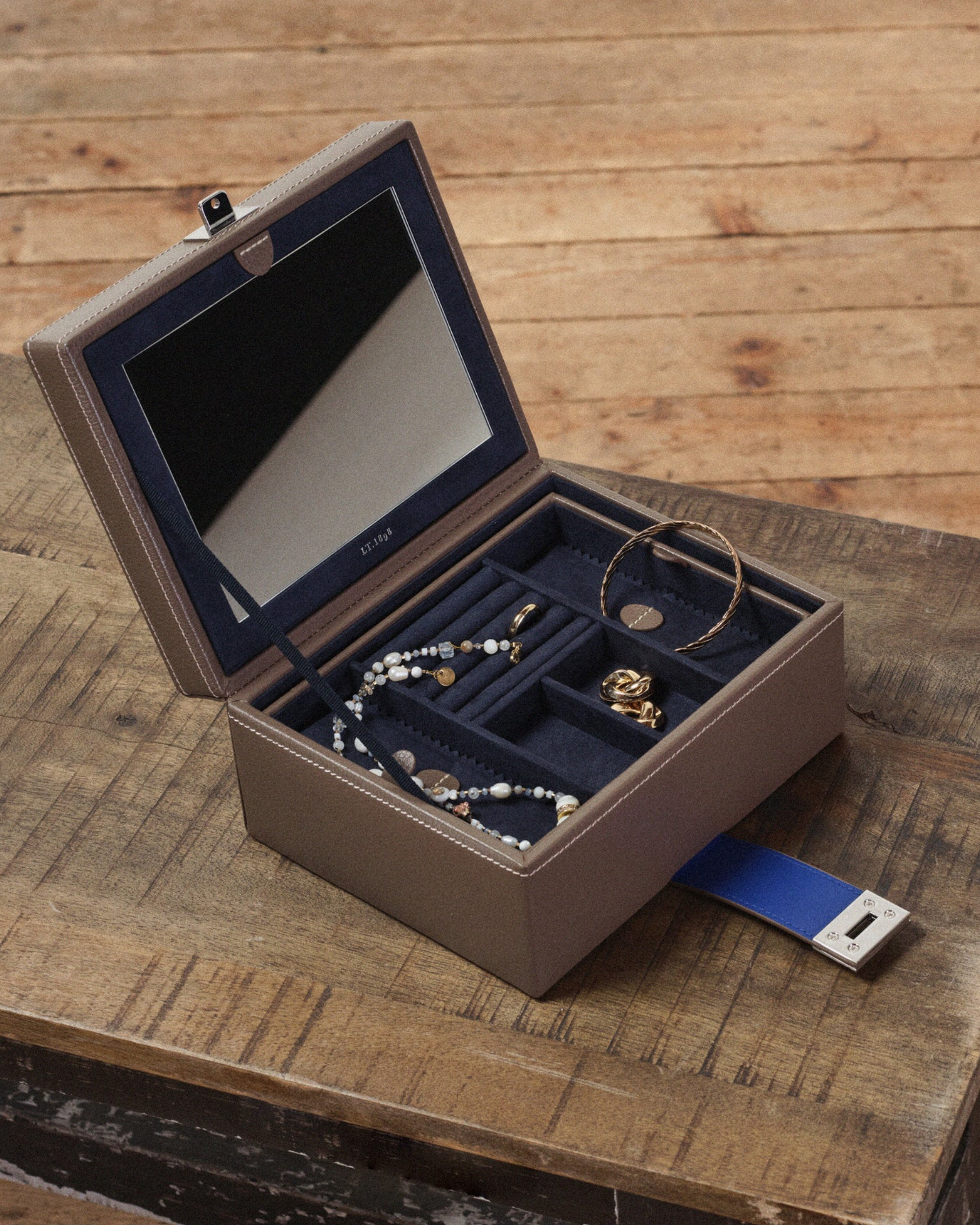 Boite à bijoux moyen modèle en cuir